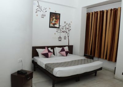 Couple Friendly Hotel Near Lake In Udaipur